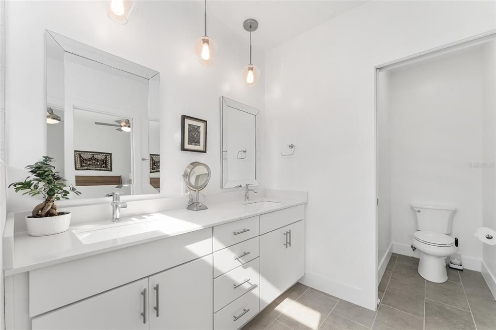 Active With Contract: $424,900 (3 beds, 2 baths, 1640 Square Feet)