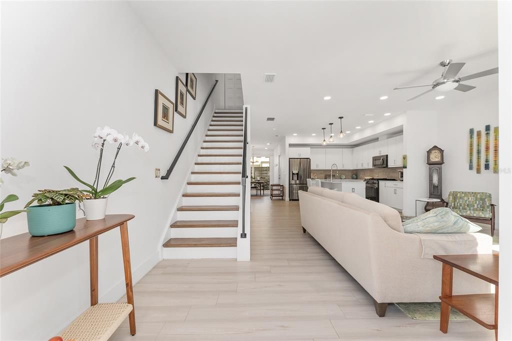 Active With Contract: $424,900 (3 beds, 2 baths, 1640 Square Feet)