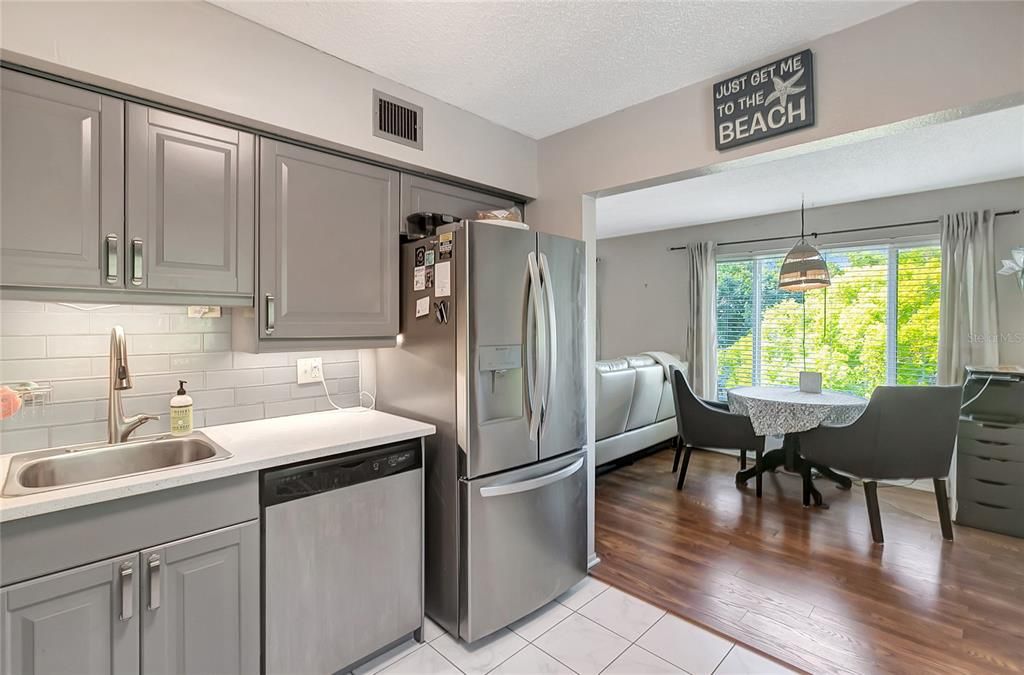 For Sale: $189,000 (2 beds, 2 baths, 1100 Square Feet)