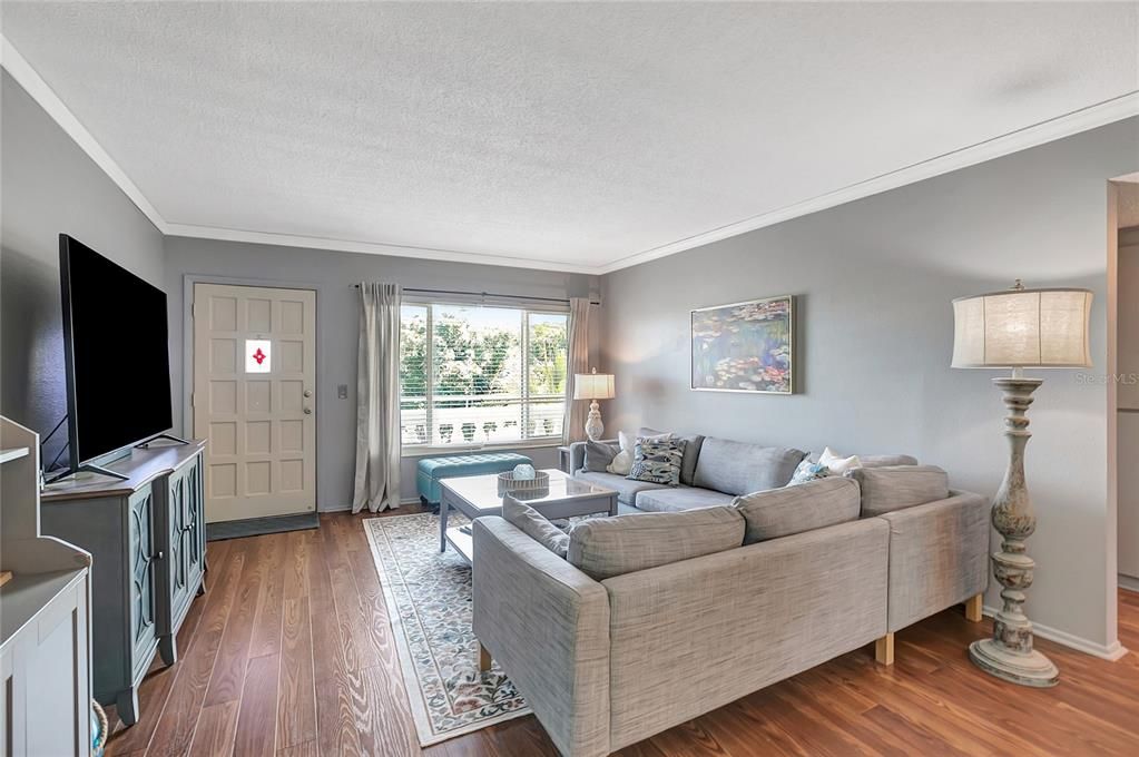 For Sale: $189,000 (2 beds, 2 baths, 1100 Square Feet)