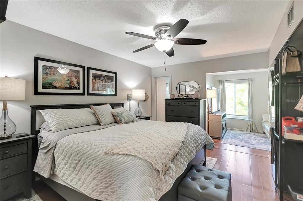 For Sale: $189,000 (2 beds, 2 baths, 1100 Square Feet)