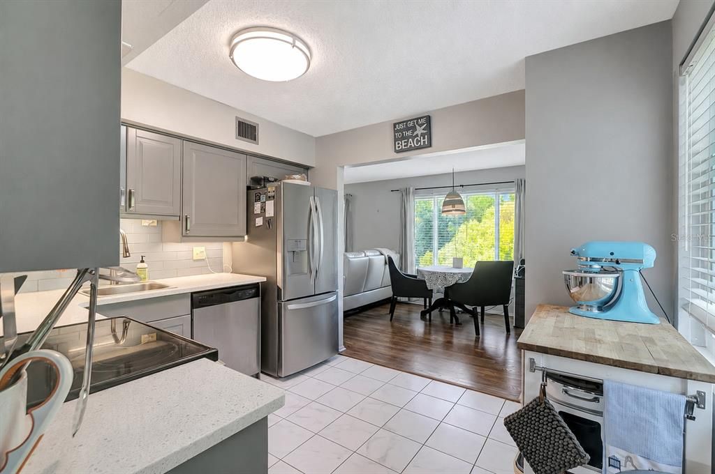 For Sale: $189,000 (2 beds, 2 baths, 1100 Square Feet)