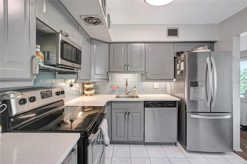 For Sale: $189,000 (2 beds, 2 baths, 1100 Square Feet)