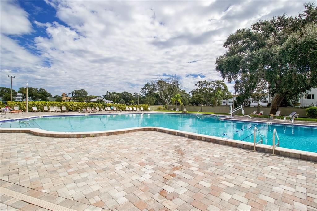 For Sale: $189,000 (2 beds, 2 baths, 1100 Square Feet)