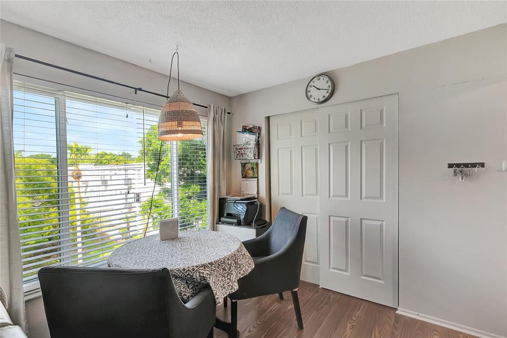 For Sale: $189,000 (2 beds, 2 baths, 1100 Square Feet)