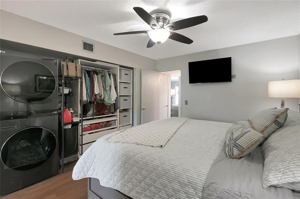 For Sale: $189,000 (2 beds, 2 baths, 1100 Square Feet)