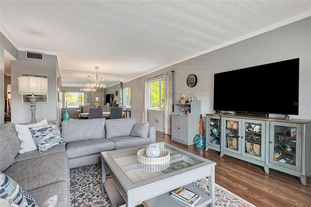 For Sale: $189,000 (2 beds, 2 baths, 1100 Square Feet)