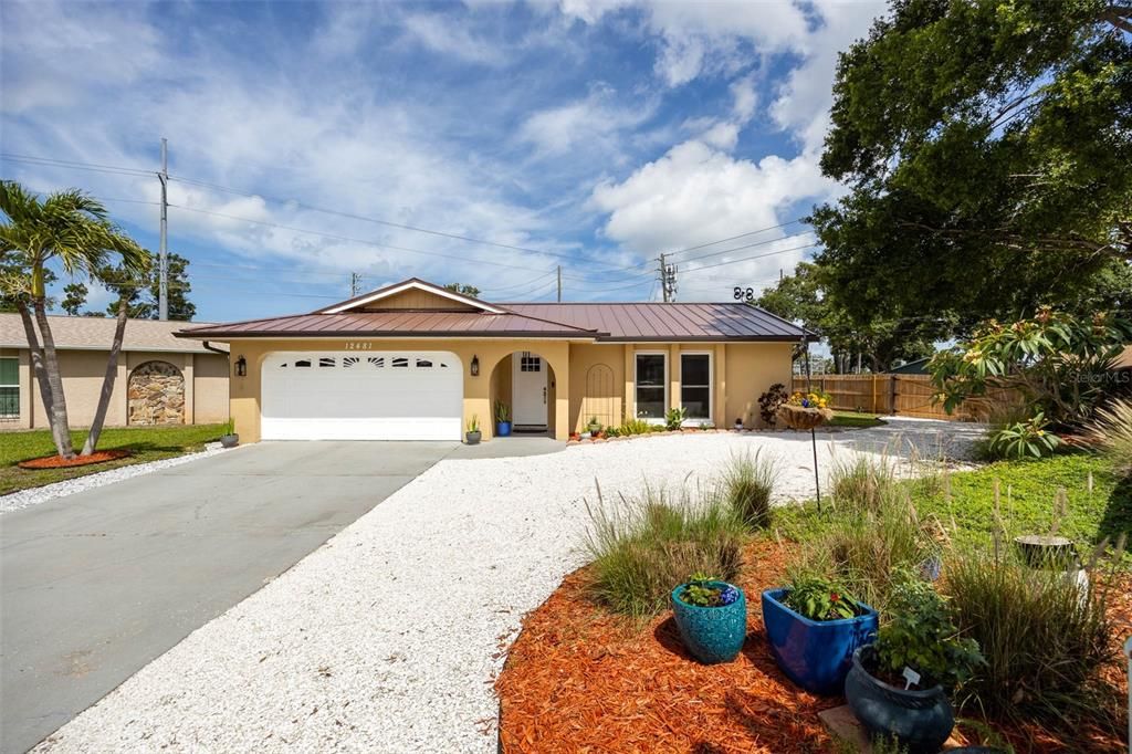 Active With Contract: $489,000 (3 beds, 2 baths, 1564 Square Feet)