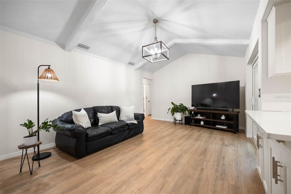 Active With Contract: $489,000 (3 beds, 2 baths, 1564 Square Feet)