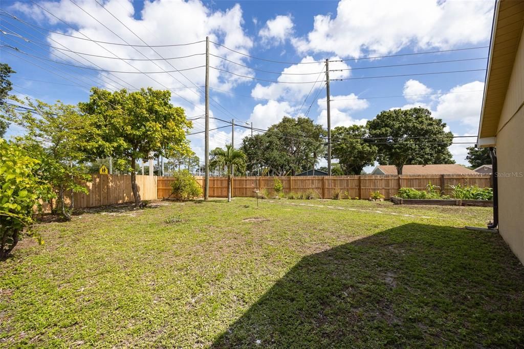 Active With Contract: $489,000 (3 beds, 2 baths, 1564 Square Feet)