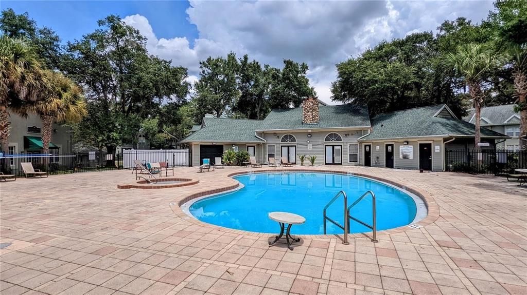 Active With Contract: $1,450 (2 beds, 1 baths, 894 Square Feet)