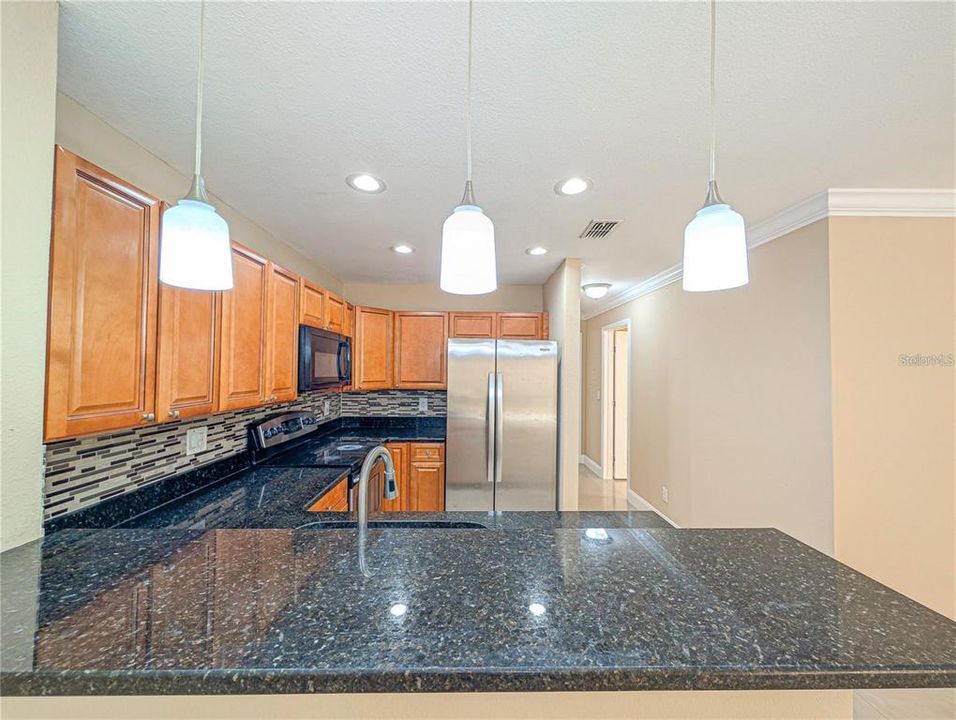 Active With Contract: $1,450 (2 beds, 1 baths, 894 Square Feet)