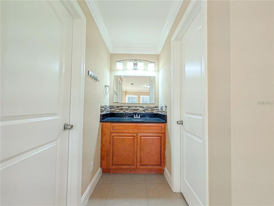 Active With Contract: $1,450 (2 beds, 1 baths, 894 Square Feet)