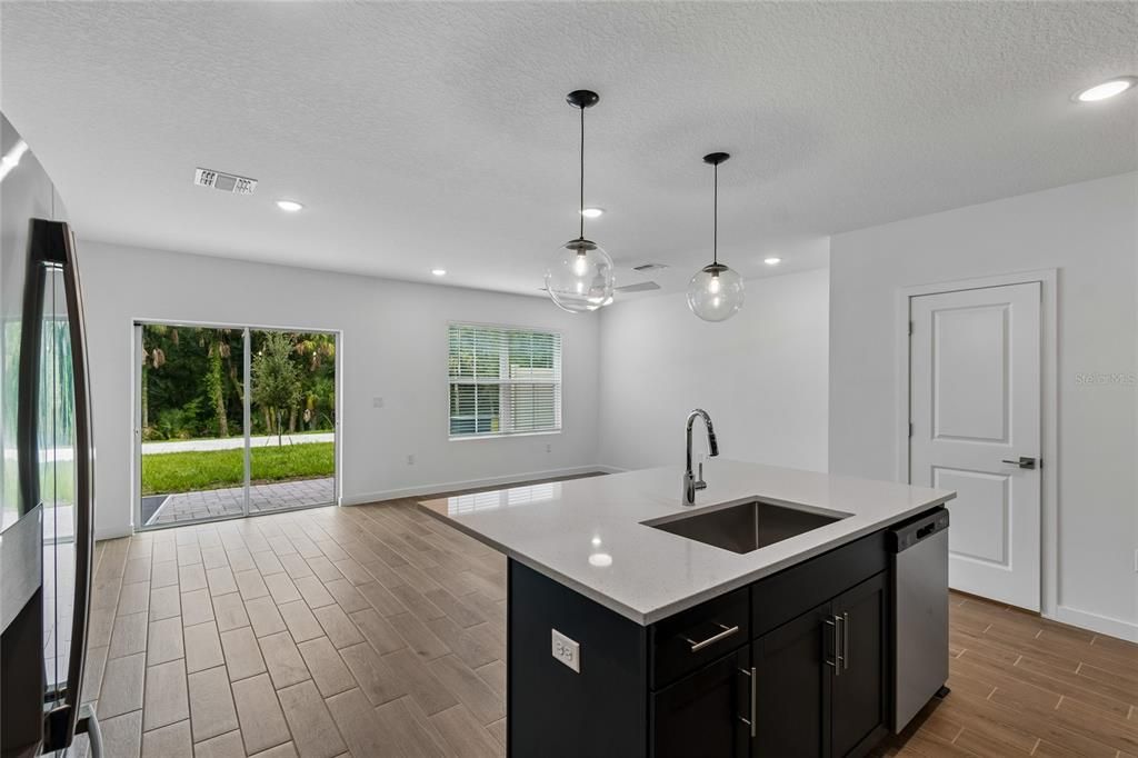 En Venta: $259,990 (3 camas, 2 baños, 1712 Pies cuadrados)