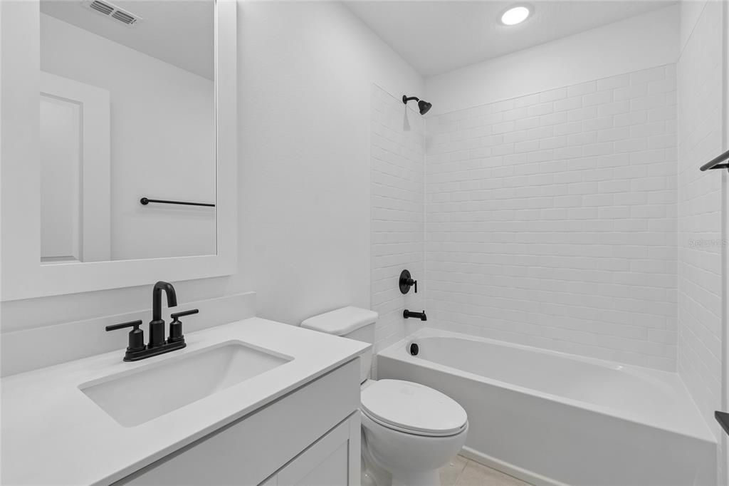 На продажу: $304,990 (3 спален, 2 ванн, 1712 Квадратных фут)