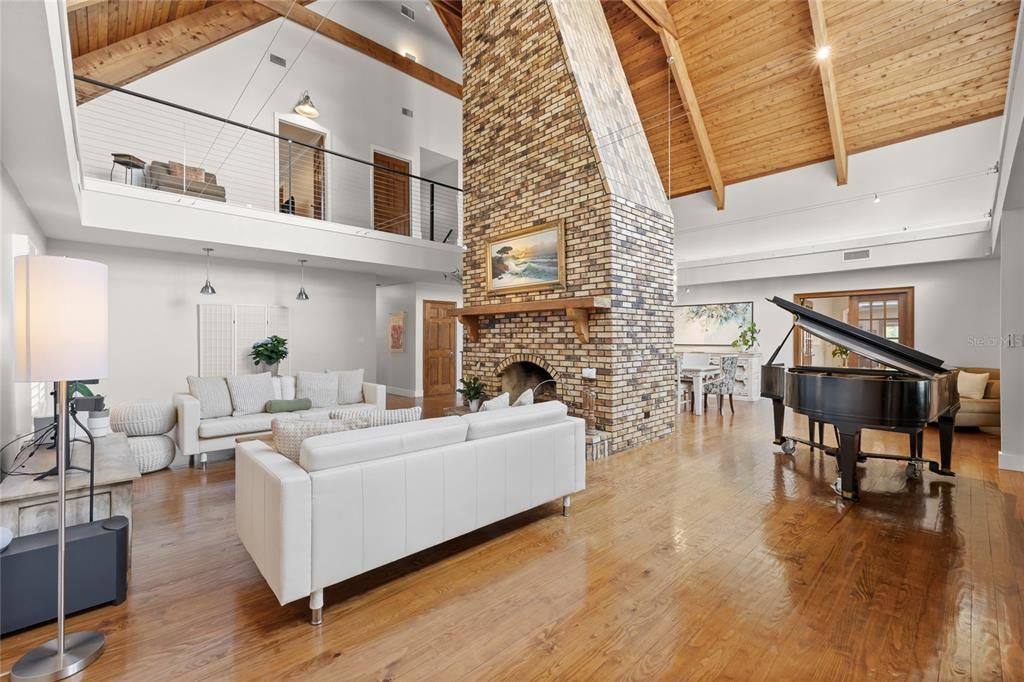 En Venta: $1,499,000 (5 camas, 3 baños, 4128 Pies cuadrados)