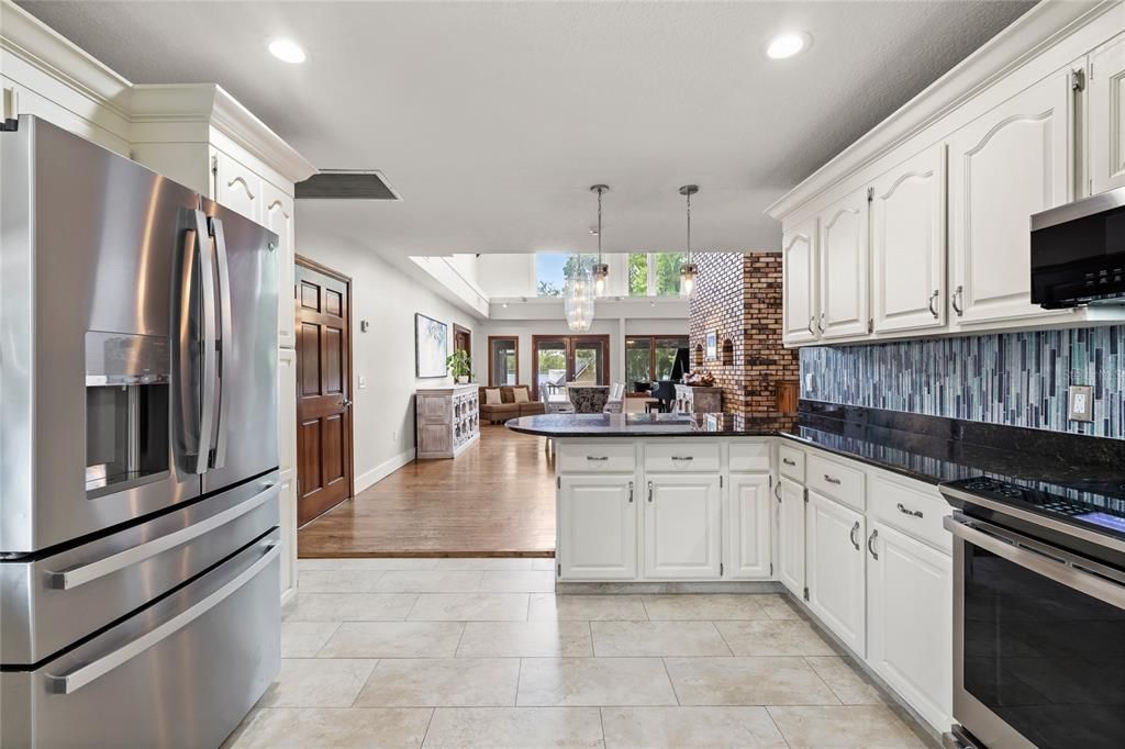 En Venta: $1,499,000 (5 camas, 3 baños, 4128 Pies cuadrados)