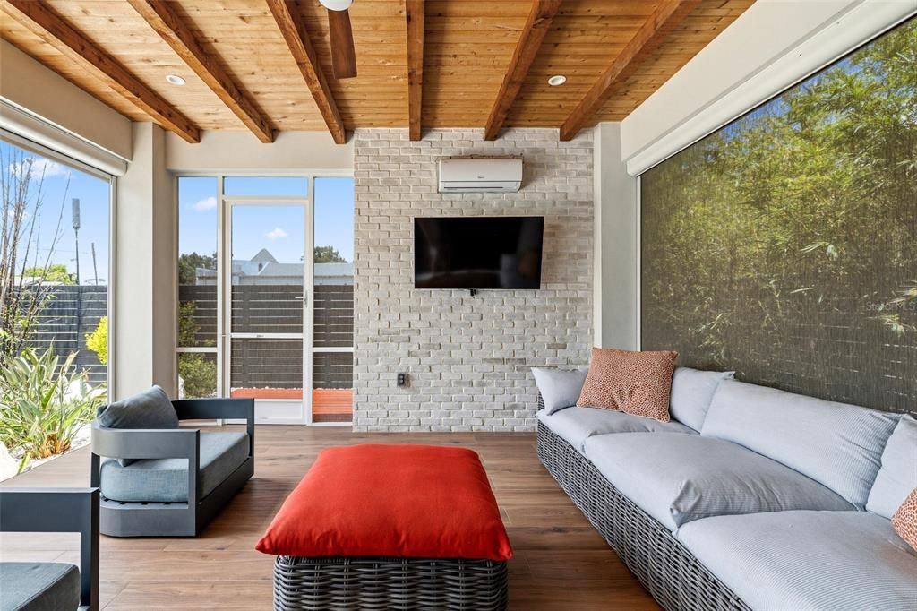 For Sale: $1,800,000 (4 beds, 4 baths, 3065 Square Feet)