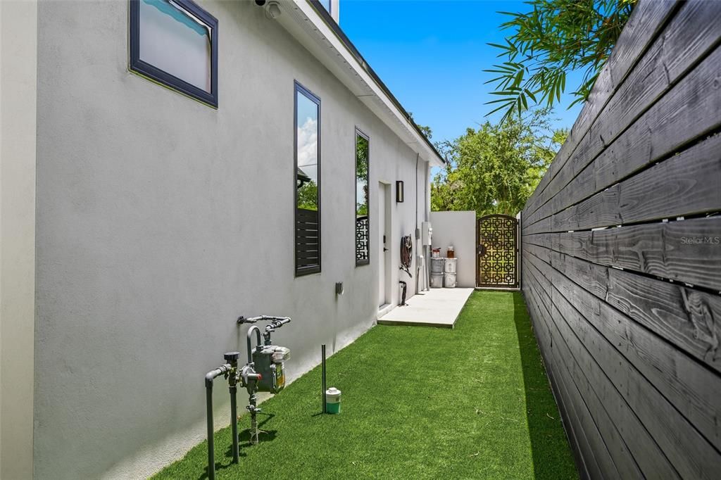 For Sale: $1,800,000 (4 beds, 4 baths, 3065 Square Feet)