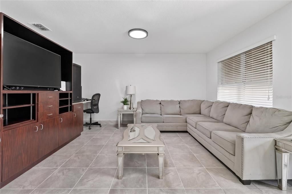 En Venta: $300,000 (3 camas, 2 baños, 1711 Pies cuadrados)