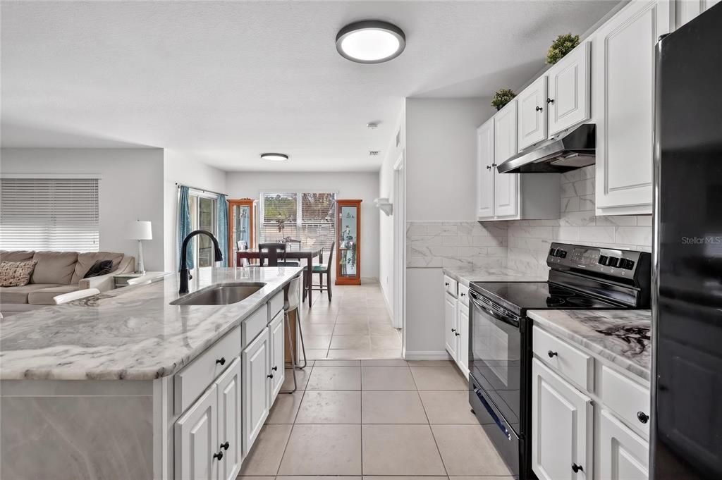 En Venta: $300,000 (3 camas, 2 baños, 1711 Pies cuadrados)