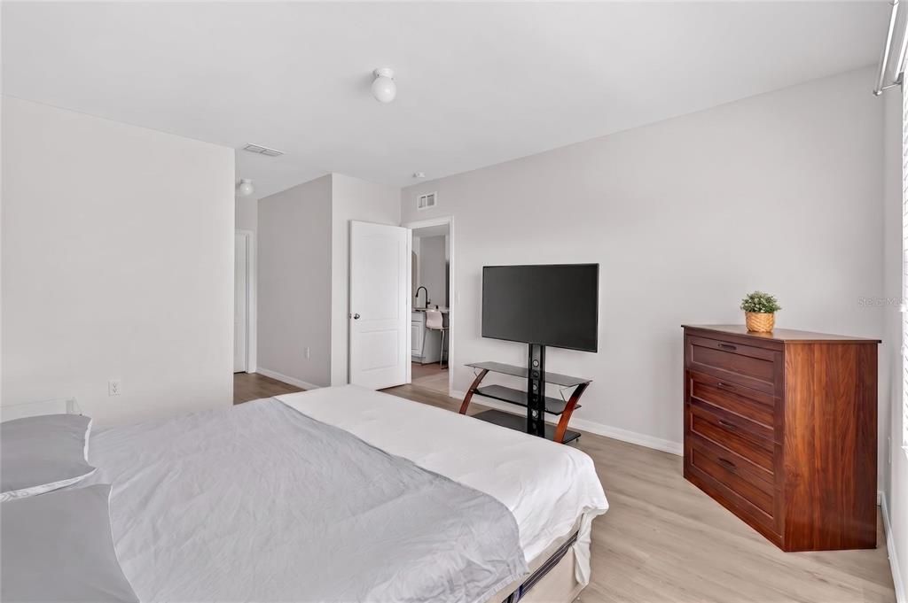En Venta: $300,000 (3 camas, 2 baños, 1711 Pies cuadrados)
