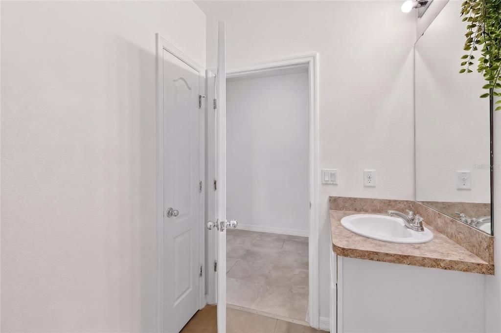 En Venta: $300,000 (3 camas, 2 baños, 1711 Pies cuadrados)