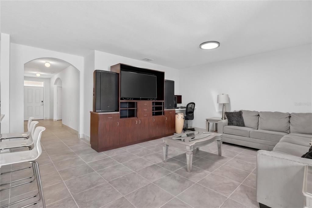 En Venta: $300,000 (3 camas, 2 baños, 1711 Pies cuadrados)