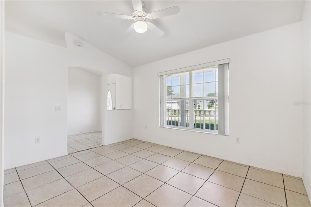 Activo con contrato: $360,000 (3 camas, 2 baños, 1766 Pies cuadrados)