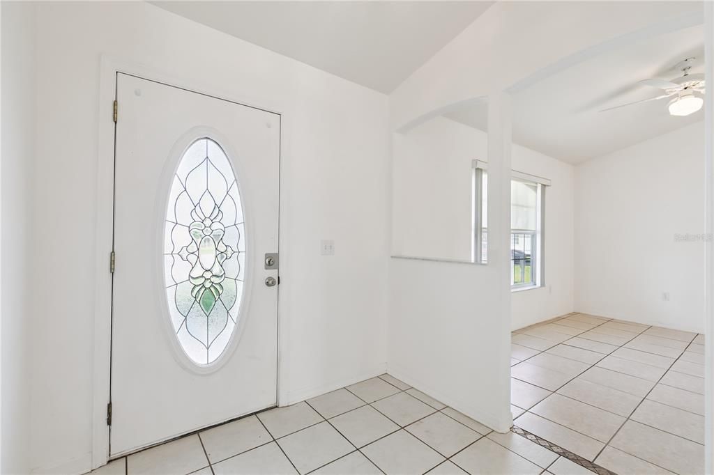 Activo con contrato: $360,000 (3 camas, 2 baños, 1766 Pies cuadrados)