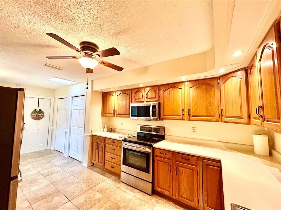 Active With Contract: $324,900 (4 beds, 2 baths, 2570 Square Feet)