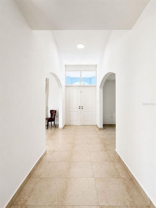 For Sale: $1,200,000 (4 beds, 3 baths, 800 Square Feet)