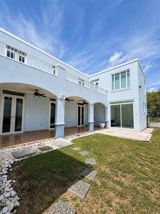 For Sale: $1,200,000 (4 beds, 3 baths, 800 Square Feet)