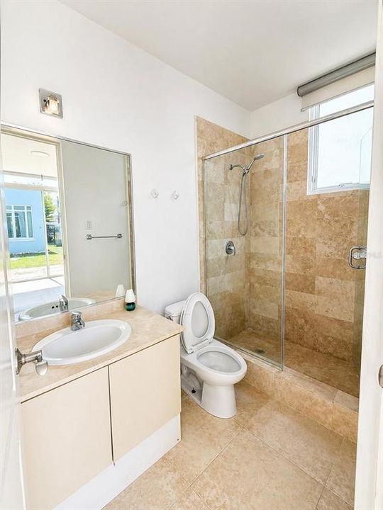 For Sale: $1,200,000 (4 beds, 3 baths, 800 Square Feet)