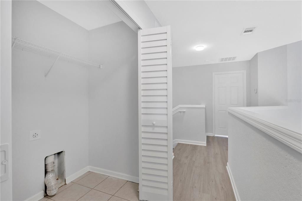 На продажу: $369,900 (3 спален, 3 ванн, 2036 Квадратных фут)