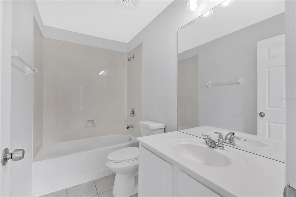 На продажу: $369,900 (3 спален, 3 ванн, 2036 Квадратных фут)