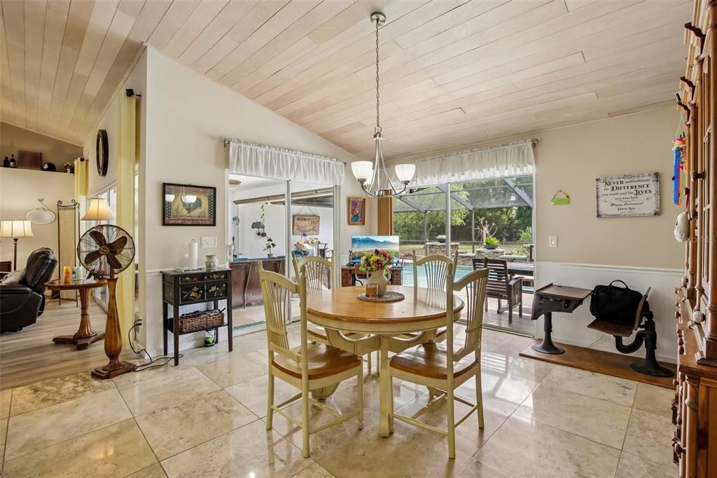 En Venta: $474,900 (3 camas, 2 baños, 2404 Pies cuadrados)