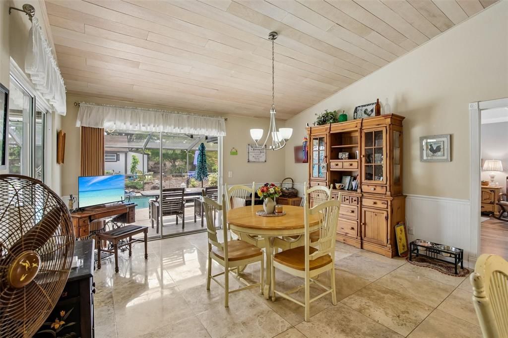En Venta: $474,900 (3 camas, 2 baños, 2404 Pies cuadrados)