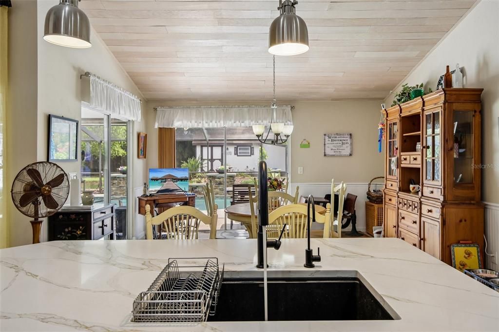 En Venta: $474,900 (3 camas, 2 baños, 2404 Pies cuadrados)