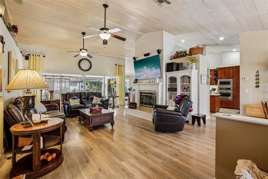 En Venta: $474,900 (3 camas, 2 baños, 2404 Pies cuadrados)