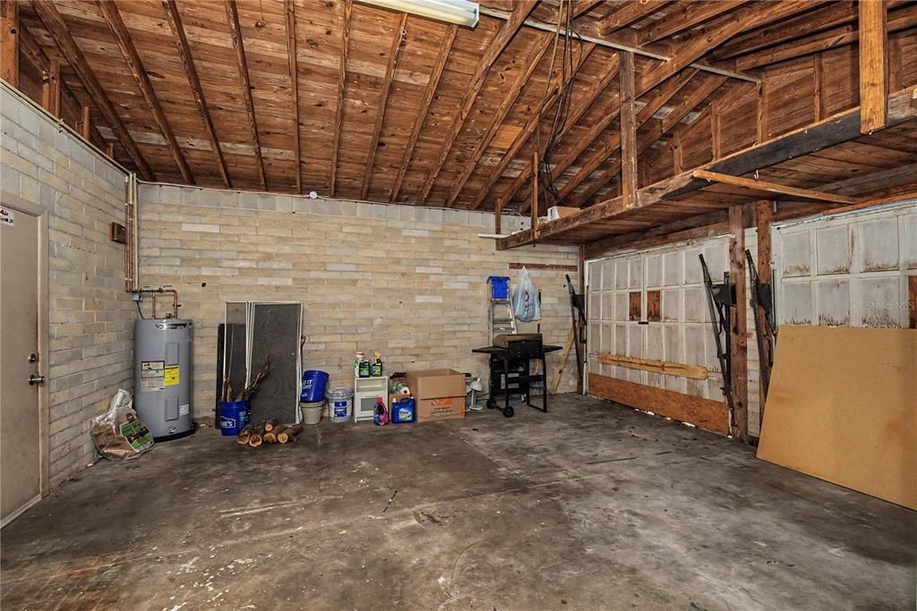 Active With Contract: $225,000 (2 beds, 1 baths, 1214 Square Feet)