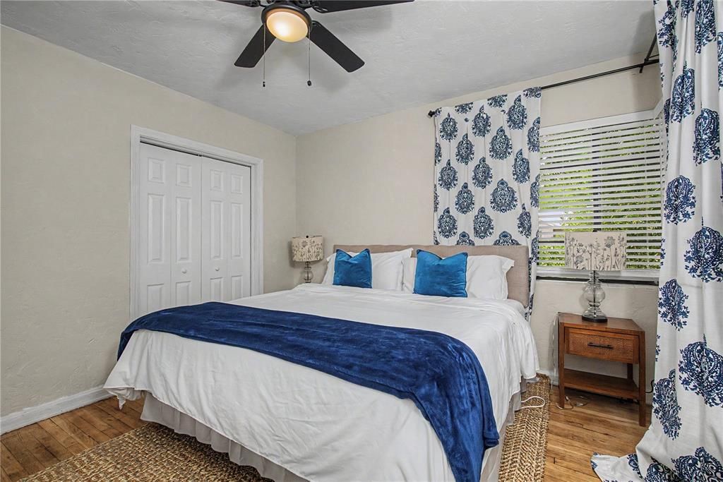 Active With Contract: $225,000 (2 beds, 1 baths, 1214 Square Feet)