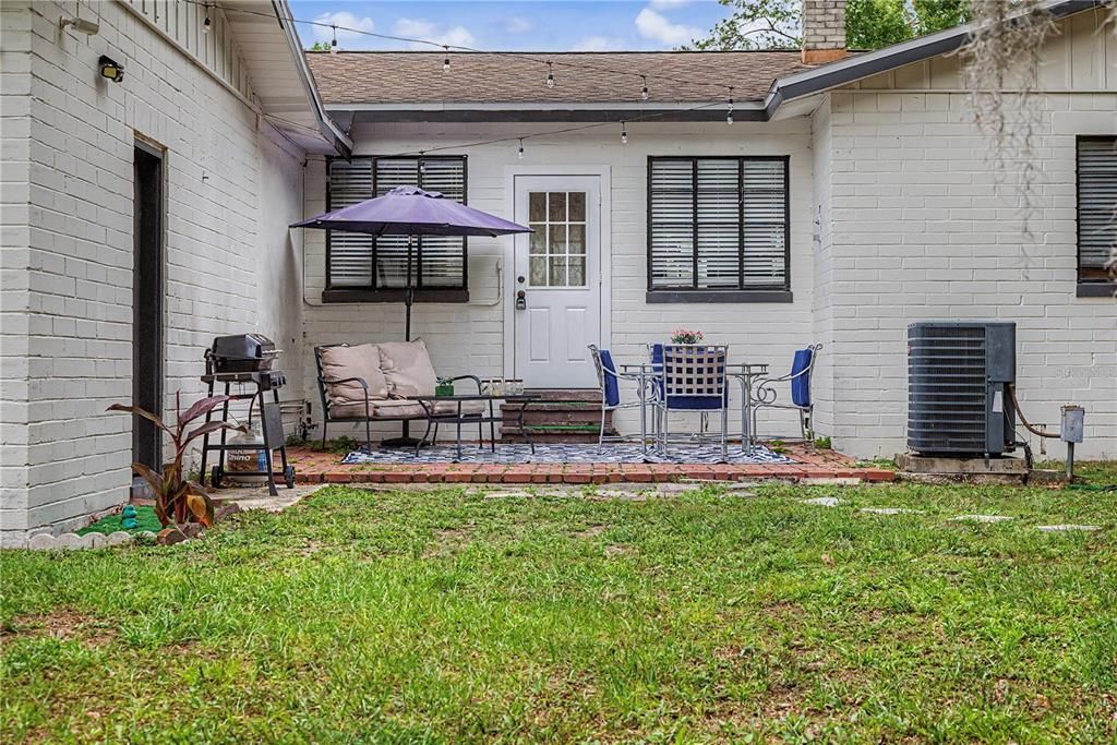 Active With Contract: $225,000 (2 beds, 1 baths, 1214 Square Feet)