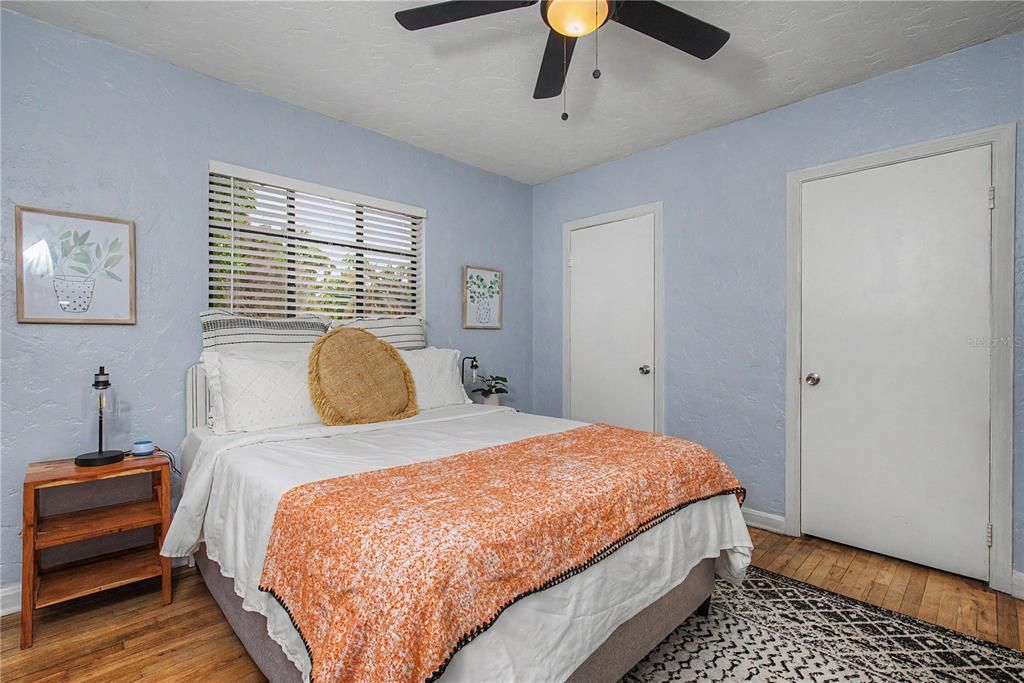 Active With Contract: $225,000 (2 beds, 1 baths, 1214 Square Feet)