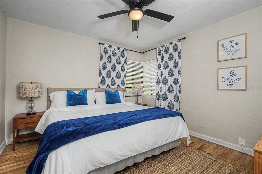 Active With Contract: $225,000 (2 beds, 1 baths, 1214 Square Feet)