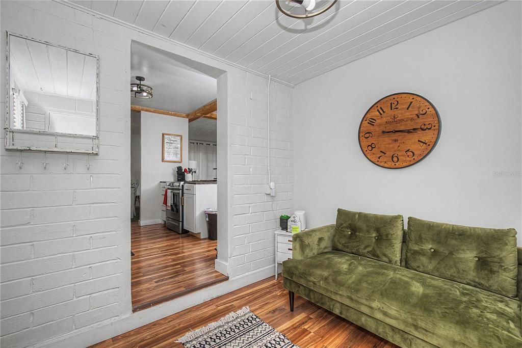Active With Contract: $225,000 (2 beds, 1 baths, 1214 Square Feet)