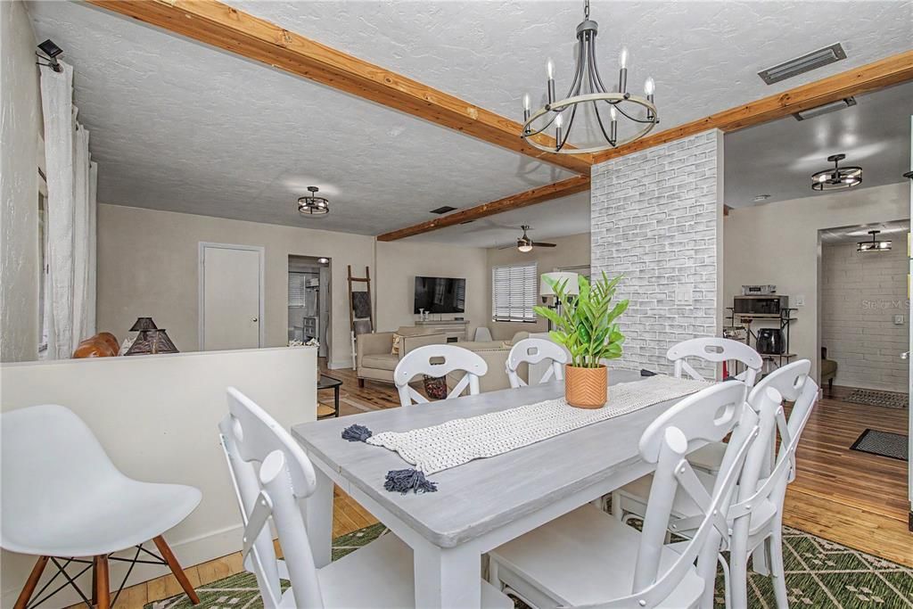 Active With Contract: $225,000 (2 beds, 1 baths, 1214 Square Feet)