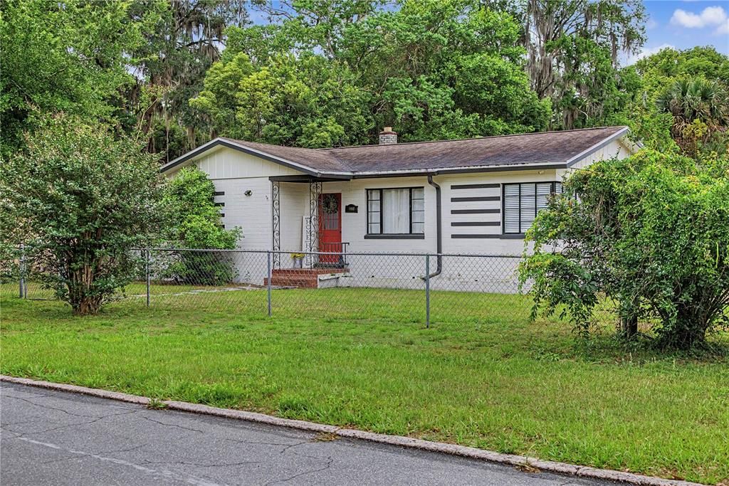 Active With Contract: $225,000 (2 beds, 1 baths, 1214 Square Feet)