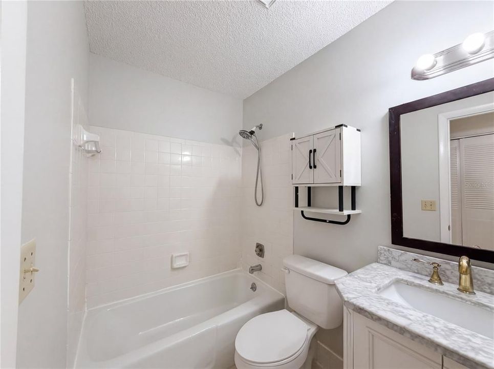 Activo con contrato: $270,000 (3 camas, 2 baños, 1576 Pies cuadrados)