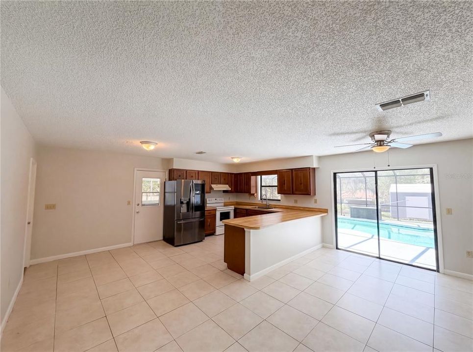 Activo con contrato: $270,000 (3 camas, 2 baños, 1576 Pies cuadrados)